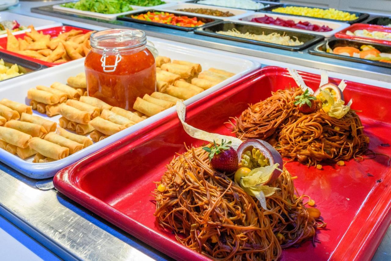 塔西亚马里斯奥阿希思酒店 圣纳帕 外观 照片